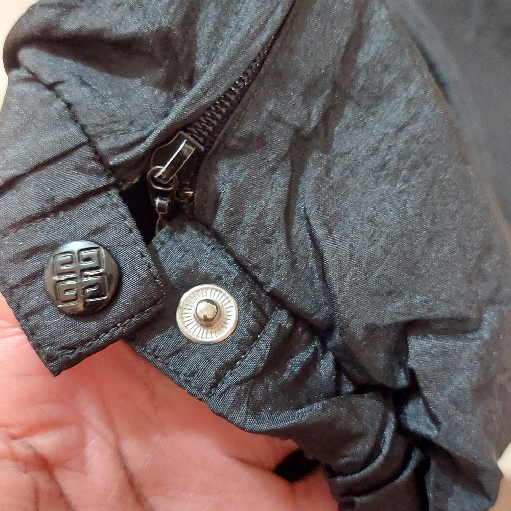 Givenchy Vintage Black and White Windbreakers With Neon Detail Size XL - Picture 9 of 11